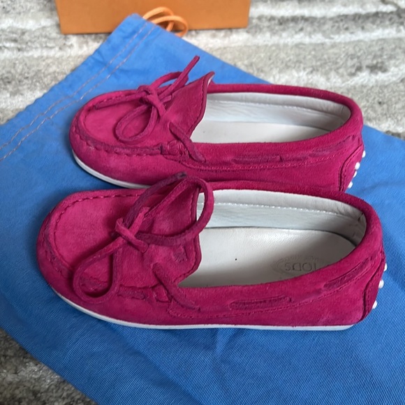TOD’s Junior Suede Loafers - Picture 6 of 7